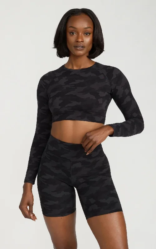 Long Sleeve Desire Crop in Black Camo